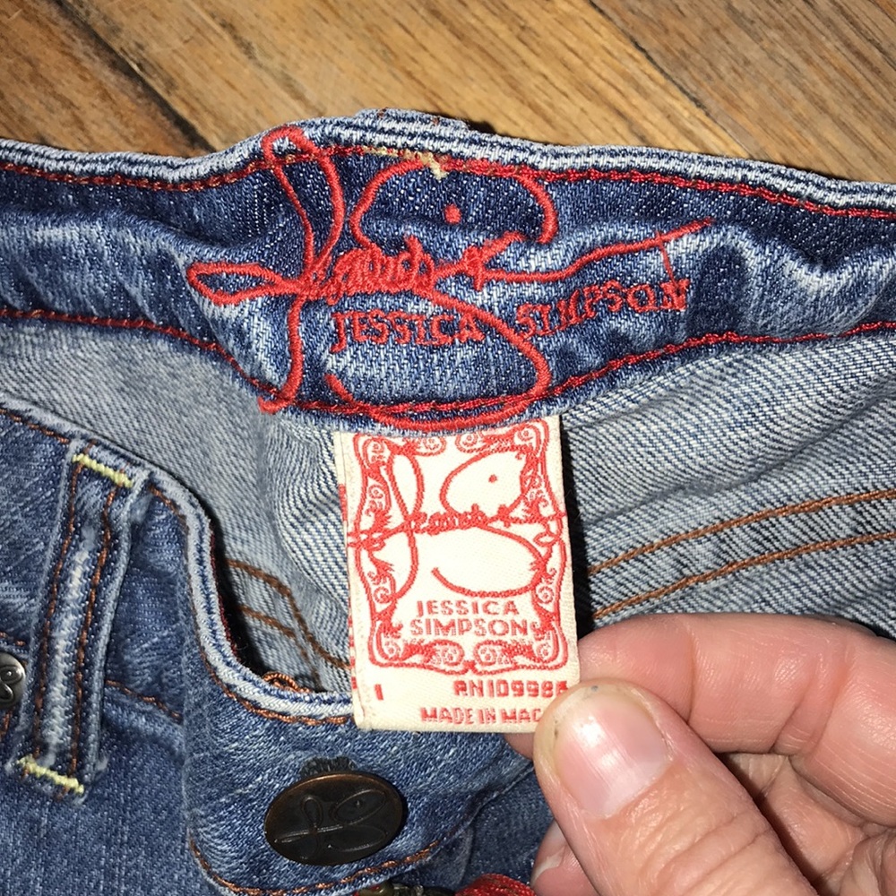 Jessica Simpson Distressed Jeans with Floral Design - Picture 4 of 8